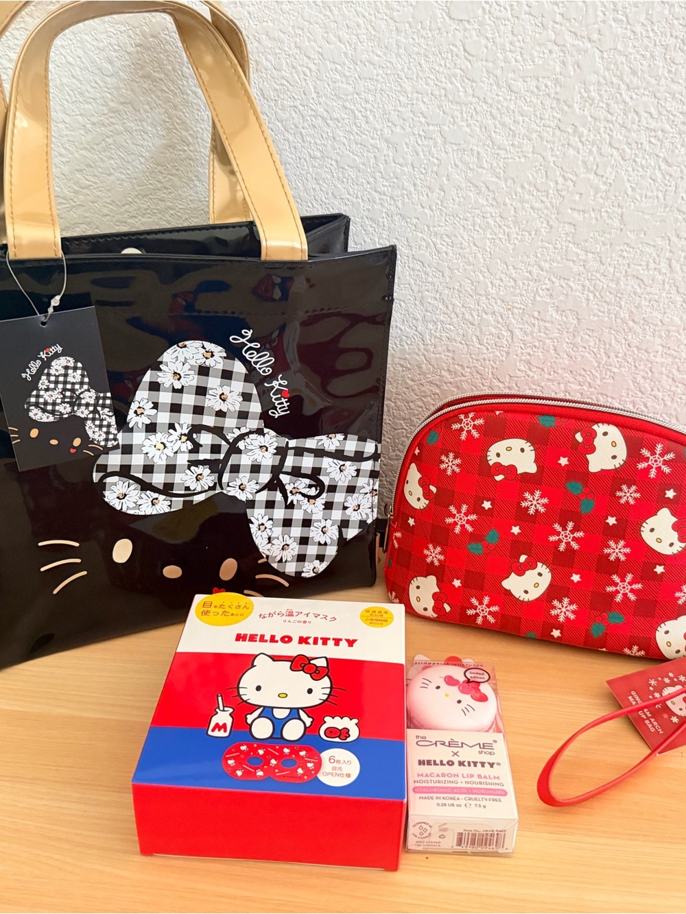 Hello Kitty Black Patent Tote with Red Holiday Cosmetic Pouch Set